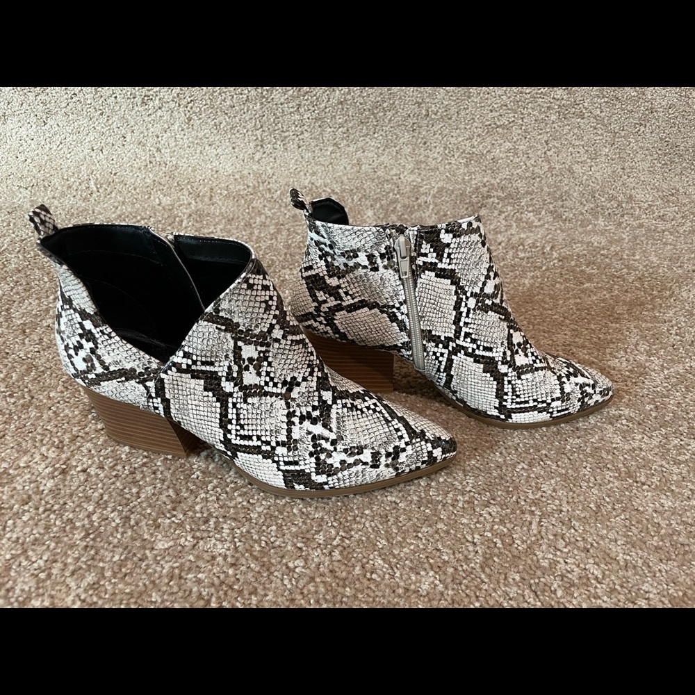 Qupid snakeskin booties size 8